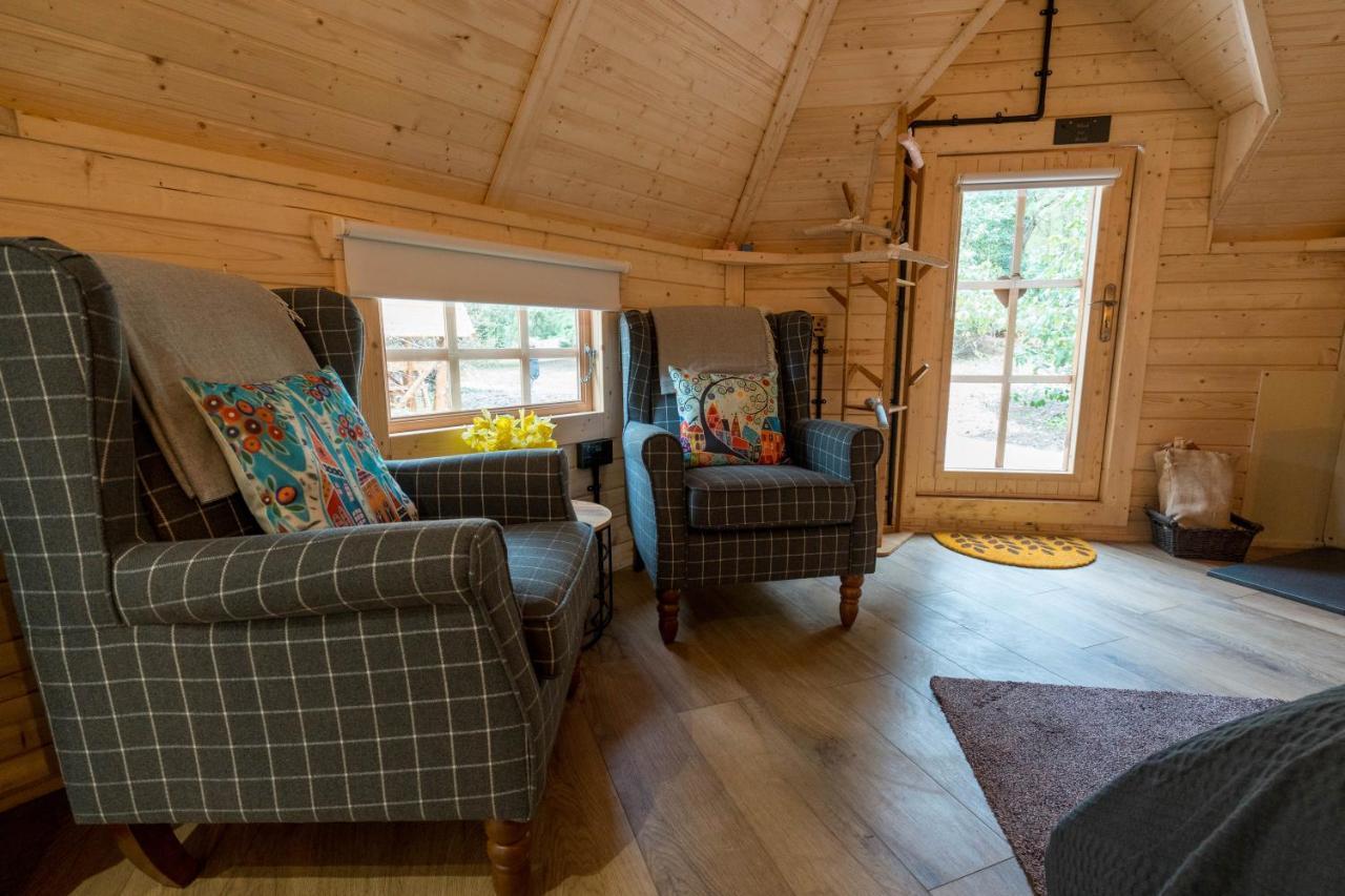 Cozy Carluke Lodge Retreat Exterior photo