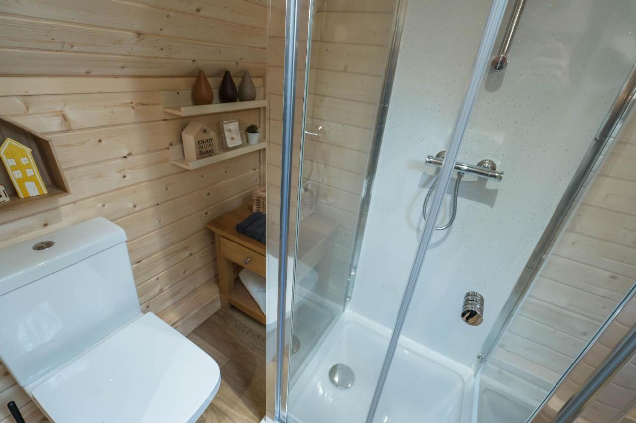 Cozy Carluke Lodge Retreat Exterior photo